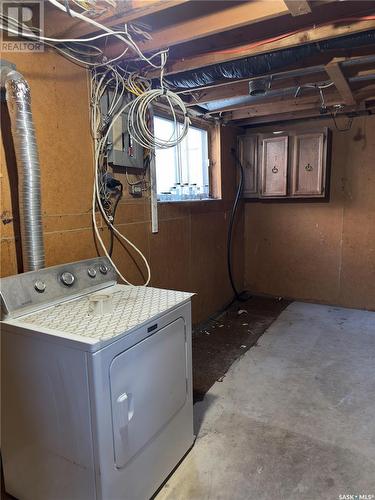 1114 Byng Avenue, Saskatoon, SK - Indoor Photo Showing Laundry Room