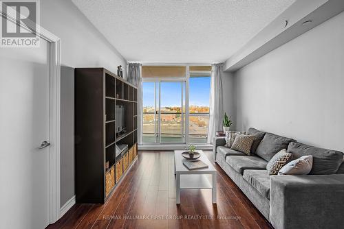 808 - 1328 Birchmount Road, Toronto, ON - Indoor Photo Showing Living Room