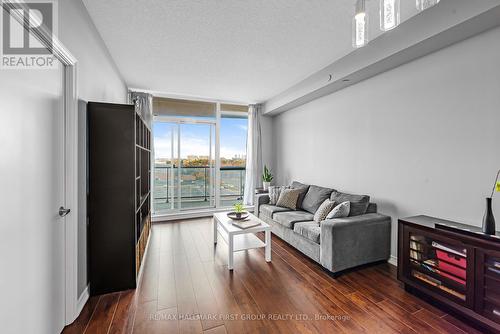 808 - 1328 Birchmount Road, Toronto, ON - Indoor Photo Showing Living Room