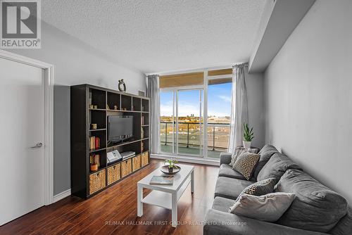 808 - 1328 Birchmount Road, Toronto, ON - Indoor Photo Showing Living Room