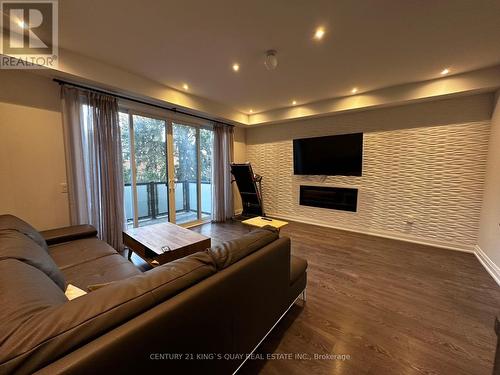 65 Harold Lawrie Lane, Markham, ON - Indoor Photo Showing Living Room