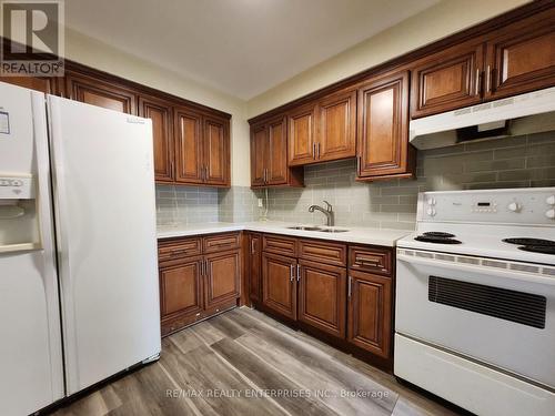 3583 Autumnleaf Crescent, Mississauga, ON - Indoor Photo Showing Kitchen With Double Sink