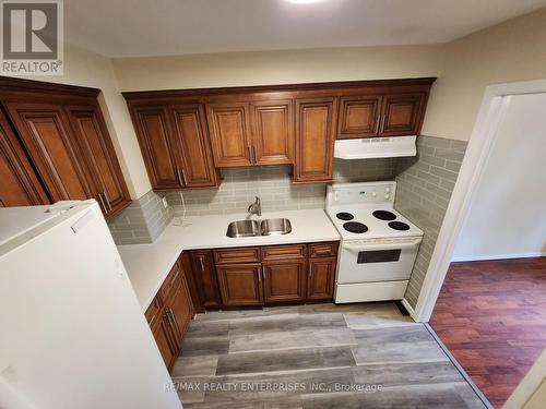 3583 Autumnleaf Crescent, Mississauga, ON - Indoor Photo Showing Kitchen With Double Sink