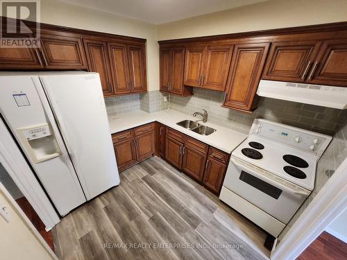 3583 Autumnleaf Crescent, Mississauga, ON - Indoor Photo Showing Kitchen With Double Sink