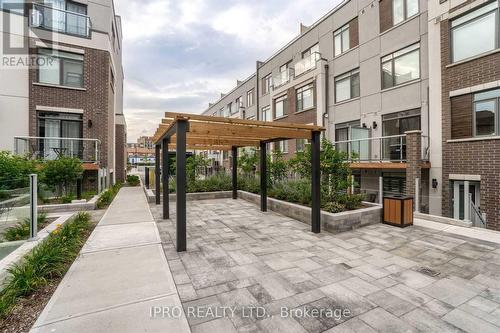 341 - 3062 Sixth Line, Oakville, ON - Outdoor