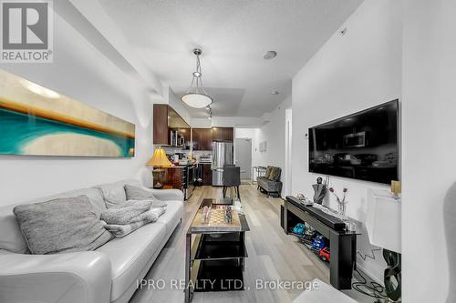 531 - 7165 Yonge Street, Markham, ON - Indoor Photo Showing Living Room