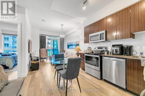 531 - 7165 Yonge Street, Markham, ON - Indoor Photo Showing Kitchen