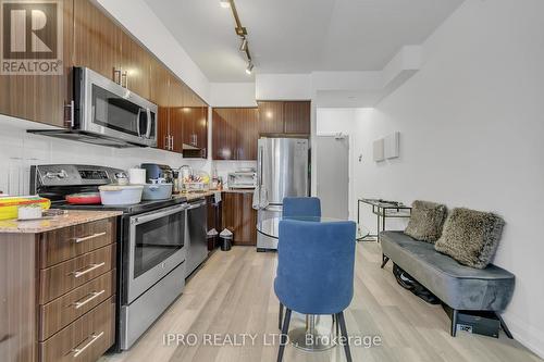 531 - 7165 Yonge Street, Markham, ON - Indoor Photo Showing Kitchen