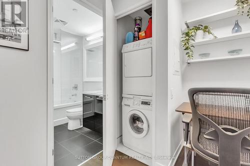 2106 - 88 Park Lawn Road, Toronto, ON - Indoor Photo Showing Laundry Room