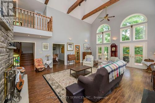 95 Credit Road, Caledon, ON - Indoor Photo Showing Living Room