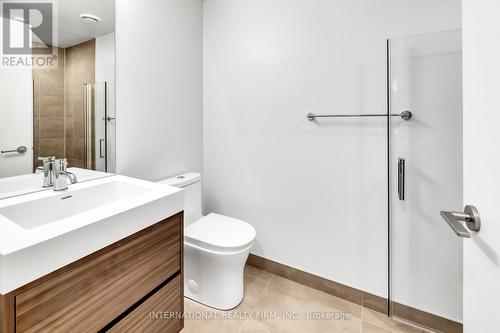 305 - 9 Tecumseth Street, Toronto, ON - Indoor Photo Showing Bathroom