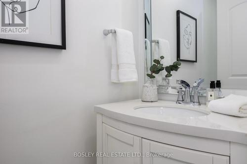 104 Dutch Myrtle Way, Toronto, ON - Indoor Photo Showing Bathroom