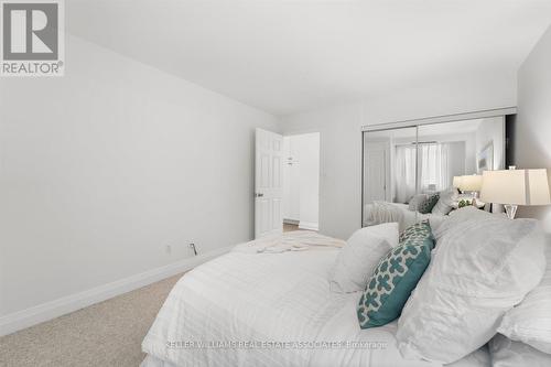 203 - 8 Wellesley Street E, Toronto, ON - Indoor Photo Showing Bedroom