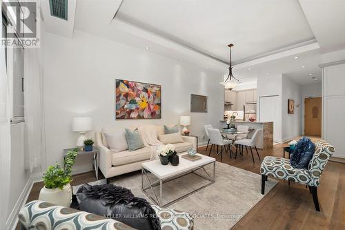 203 - 8 Wellesley Street E, Toronto, ON - Indoor Photo Showing Living Room