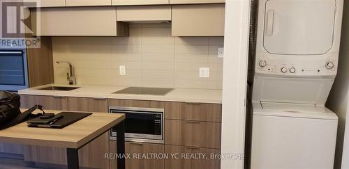 1512 - 8 Eglinton Avenue E, Toronto, ON - Indoor Photo Showing Laundry Room