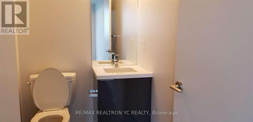 1512 - 8 Eglinton Avenue E, Toronto, ON - Indoor Photo Showing Bathroom