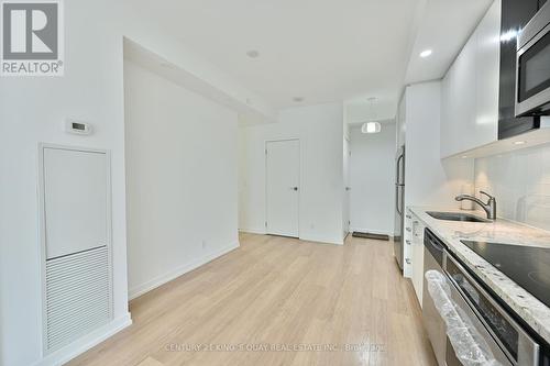 3106 - 89 Dunfield Avenue, Toronto, ON - Indoor Photo Showing Kitchen With Upgraded Kitchen