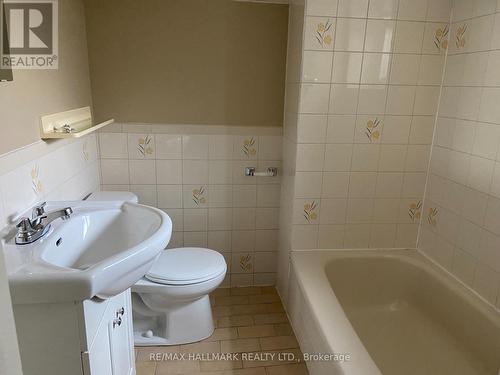 101 Lawrence Avenue W, Toronto, ON - Indoor Photo Showing Bathroom