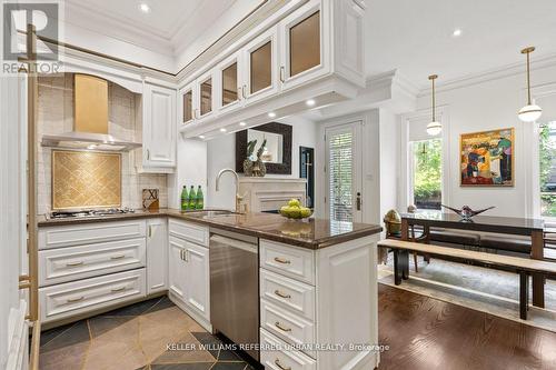 118 Helendale Avenue, Toronto, ON - Indoor Photo Showing Kitchen With Upgraded Kitchen