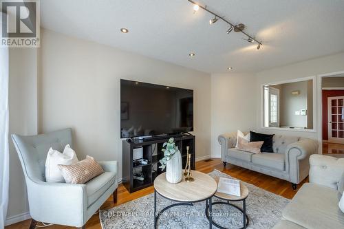 1481 Major Oaks Road, Pickering (Brock Ridge), ON - Indoor Photo Showing Living Room