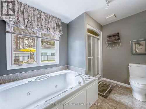 146 Twin Oaks Lane, Leeds & The Thousand Islands, ON - Indoor Photo Showing Bathroom