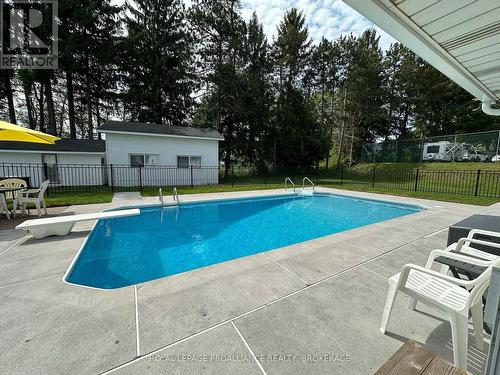 146 Twin Oaks Lane, Leeds & The Thousand Islands, ON - Outdoor With In Ground Pool With Backyard