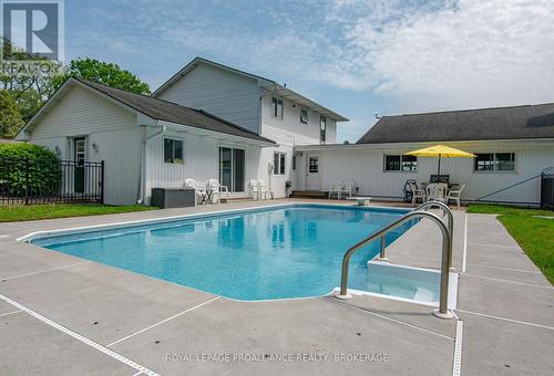 146 Twin Oaks Lane, Leeds & The Thousand Islands, ON - Outdoor With In Ground Pool