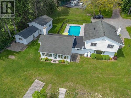 146 Twin Oaks Lane, Leeds & The Thousand Islands, ON - Outdoor With In Ground Pool