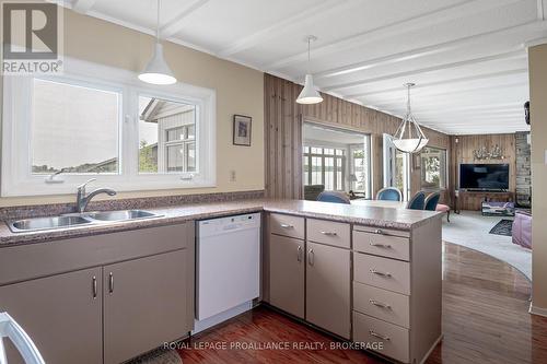 146 Twin Oaks Lane, Leeds & The Thousand Islands, ON - Indoor Photo Showing Kitchen With Double Sink