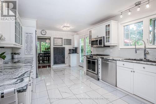 548 Lorna Lane, Greater Napanee, ON - Indoor Photo Showing Kitchen With Upgraded Kitchen