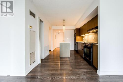 505 - 110 Charles Street E, Toronto, ON - Indoor Photo Showing Kitchen