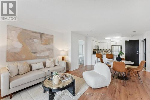 310 - 75 King William Crescent, Richmond Hill, ON - Indoor Photo Showing Living Room