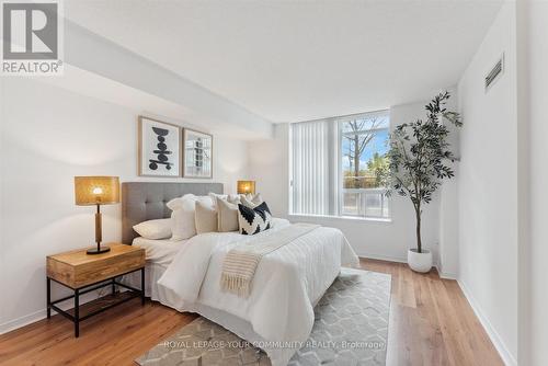 310 - 75 King William Crescent, Richmond Hill, ON - Indoor Photo Showing Bedroom