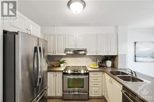 648A Chapman Mills Drive, Ottawa, ON - Indoor Photo Showing Kitchen With Stainless Steel Kitchen With Double Sink