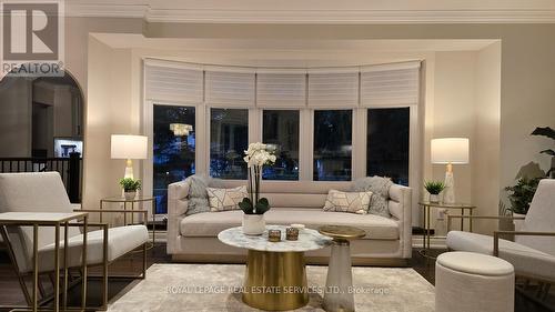 3594 Gallager Drive, Mississauga, ON - Indoor Photo Showing Living Room