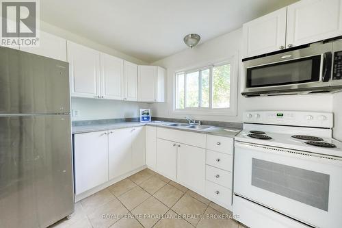 25 - 901 Oakview Avenue, Kingston (South Of Taylor-Kidd Blvd), ON - Indoor Photo Showing Kitchen With Double Sink