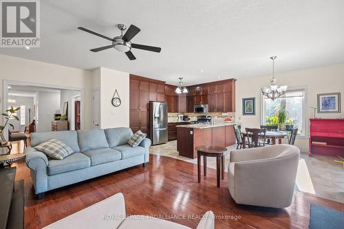 449 Foote Crescent, Cobourg, ON - Indoor Photo Showing Living Room