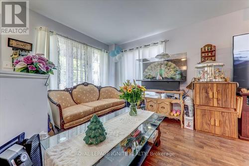 1675 Canadore Crescent, Oshawa, ON - Indoor Photo Showing Living Room