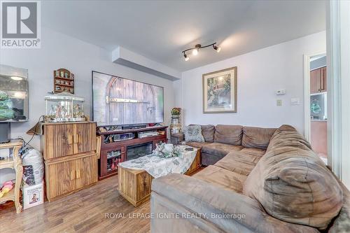 1675 Canadore Crescent, Oshawa, ON - Indoor Photo Showing Living Room