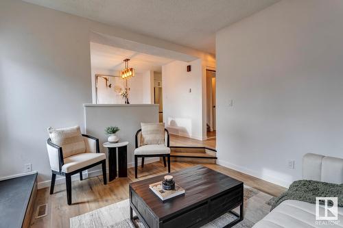 #50 15710 Beaumaris Rd Nw, Edmonton, AB - Indoor Photo Showing Living Room