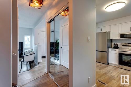 #50 15710 Beaumaris Rd Nw, Edmonton, AB - Indoor Photo Showing Kitchen