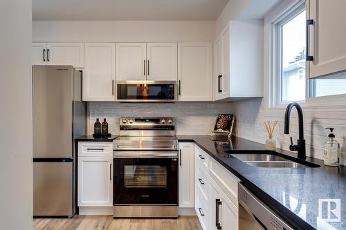 #50 15710 Beaumaris Rd Nw, Edmonton, AB - Indoor Photo Showing Kitchen With Double Sink With Upgraded Kitchen