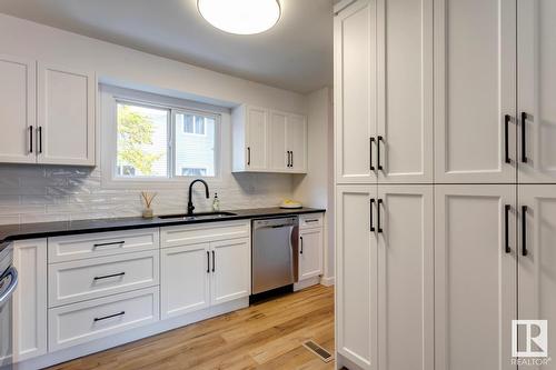 #50 15710 Beaumaris Rd Nw, Edmonton, AB - Indoor Photo Showing Kitchen With Upgraded Kitchen