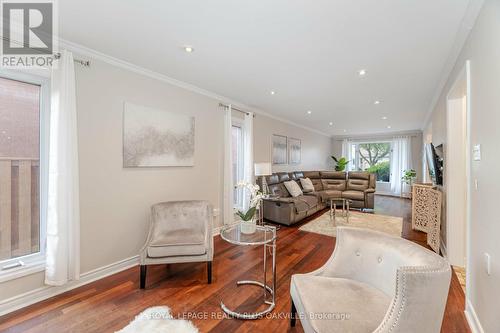 2128 Wincanton Crescent, Mississauga, ON - Indoor Photo Showing Living Room