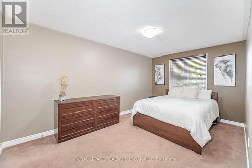 2128 Wincanton Crescent, Mississauga, ON - Indoor Photo Showing Bedroom