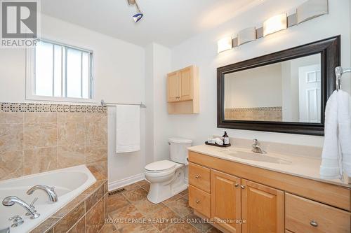 2128 Wincanton Crescent, Mississauga, ON - Indoor Photo Showing Bathroom