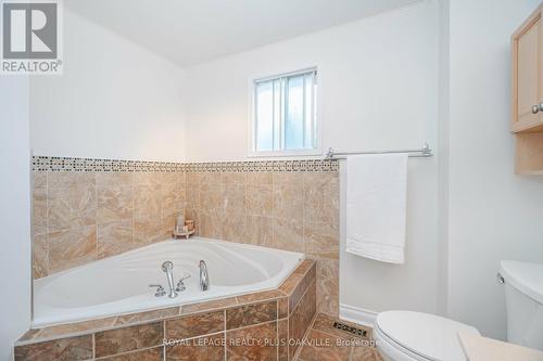 2128 Wincanton Crescent, Mississauga, ON - Indoor Photo Showing Bathroom