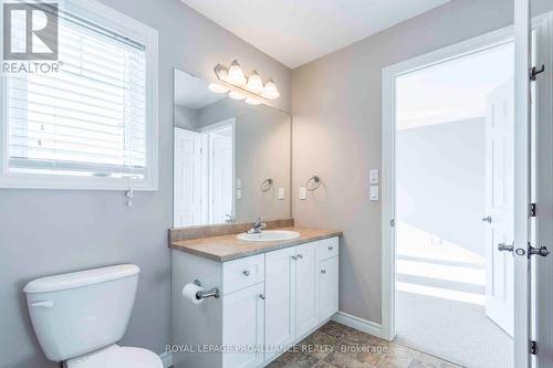 8 Princeton Place, Belleville, ON - Indoor Photo Showing Bathroom