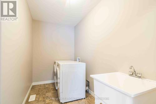 8 Princeton Place, Belleville, ON - Indoor Photo Showing Laundry Room