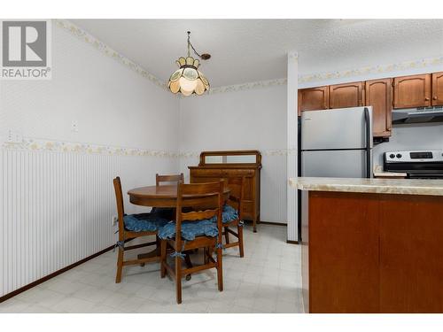 417B Alpine Crescent, Kimberley, BC - Indoor Photo Showing Kitchen